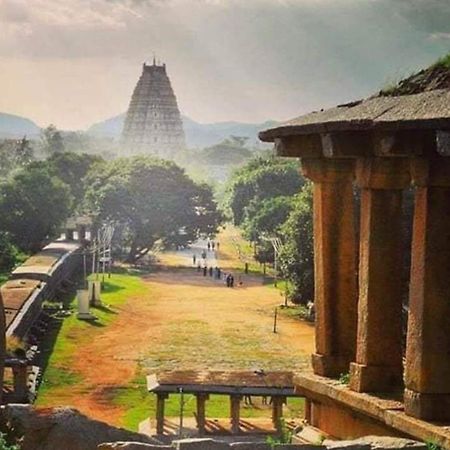 Om Shanti Om Home Stay & Cafe Hampi Exterior foto