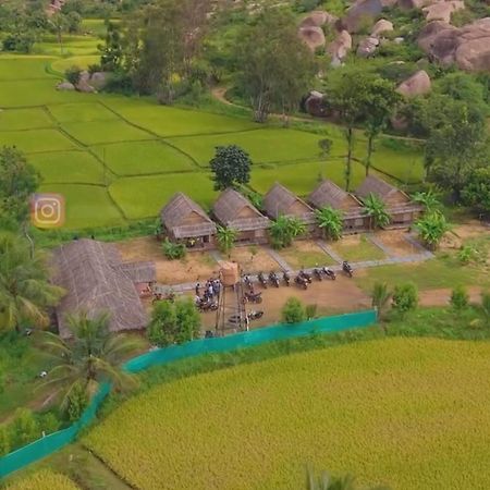 Om Shanti Om Home Stay & Cafe Hampi Exterior foto