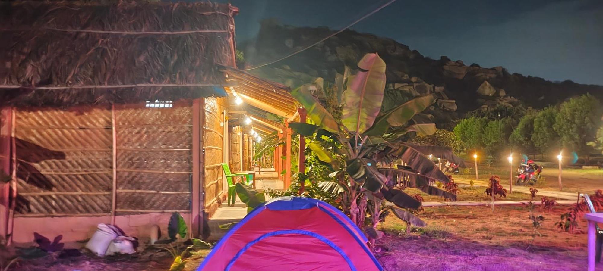 Om Shanti Om Home Stay & Cafe Hampi Exterior foto